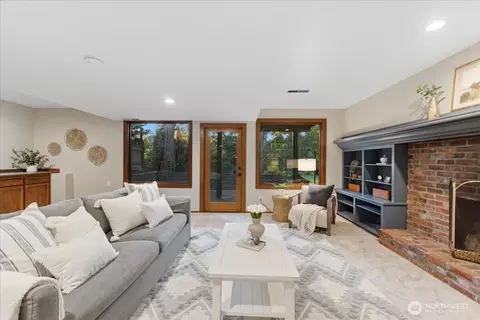 Living - 807 7th Ave N, Edmonds, WA 98020 photo 2 of 2