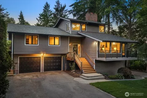 Exterior - 807 7th Ave N, Edmonds, WA 98020 photo 10 of 12