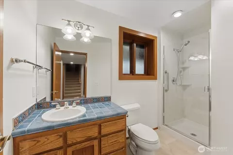 Bath - 807 7th Ave N, Edmonds, WA 98020 photo 6 of 6