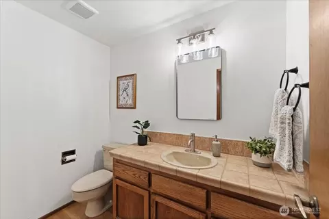 Bath - 807 7th Ave N, Edmonds, WA 98020 photo 1 of 6
