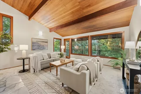 Living - 807 7th Ave N, Edmonds, WA 98020 photo 1 of 2