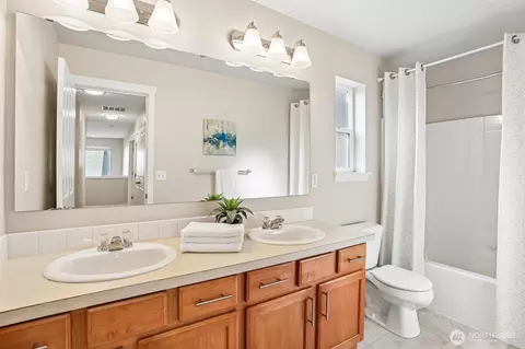 Bath - 2804 232nd St SE, Bothell, WA 98021 photo 3 of 3