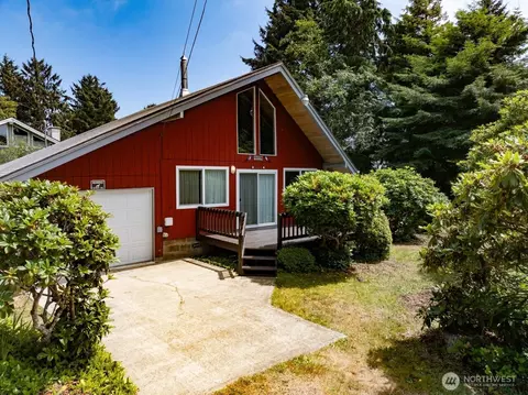 32216 R St, Ocean Park, WA 98640