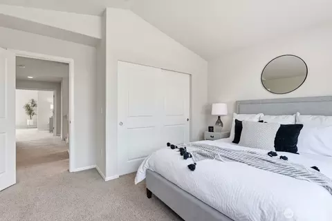Bedroom - 23929 22nd Ave W, Bothell, WA 98021 photo 4 of 5