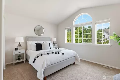 Bedroom - 23929 22nd Ave W, Bothell, WA 98021 photo 3 of 5