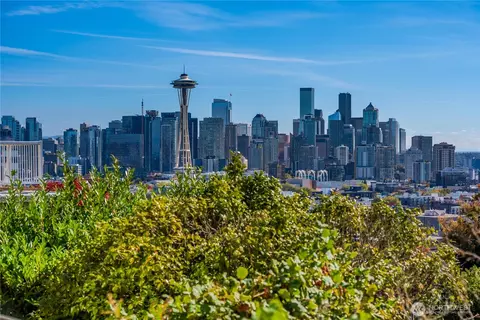 604 W Kinnear Pl, Seattle, WA 98119
