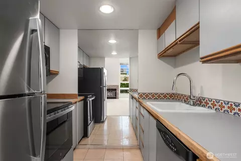 Kitchen - 535 Summit Ave E #403, Seattle, WA 98102 photo 1 of 2