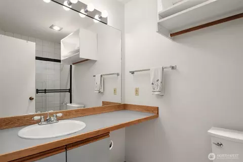 Bath - 535 Summit Ave E #403, Seattle, WA 98102 photo 1 of 3