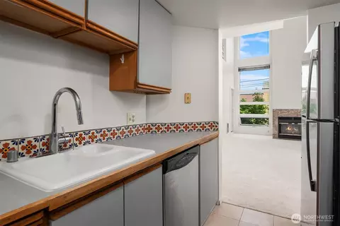 Kitchen - 535 Summit Ave E #403, Seattle, WA 98102 photo 2 of 2