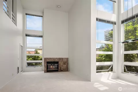 Living - 535 Summit Ave E #403, Seattle, WA 98102 photo 2 of 9