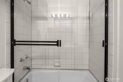 Bath - 535 Summit Ave E #403, Seattle, WA 98102 photo 3 of 3
