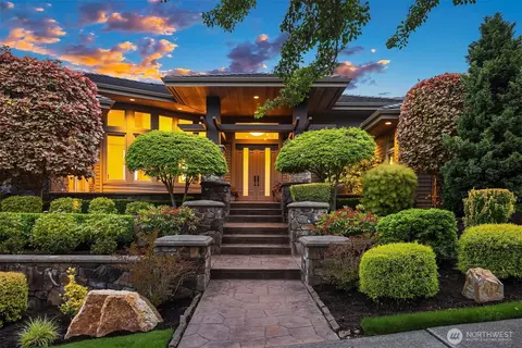 3052 NE Harrison St, Issaquah, WA 98029
