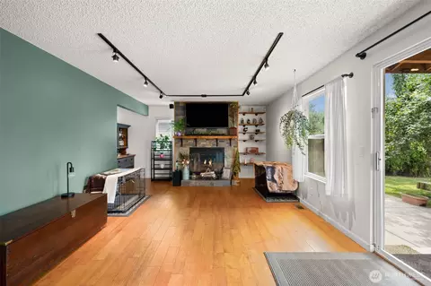 Living - 204 Michael Ave, Enumclaw, WA 98022 photo 2 of 3