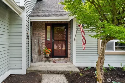 Entry Way - 204 Michael Ave, Enumclaw, WA 98022 photo 1 of 3