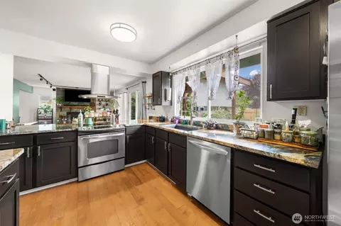 Kitchen - 204 Michael Ave, Enumclaw, WA 98022 photo 2 of 7