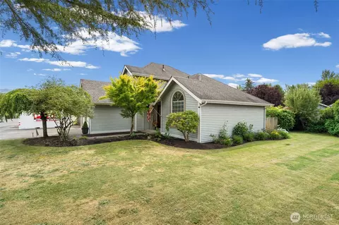 Exterior - 204 Michael Ave, Enumclaw, WA 98022 photo 3 of 10