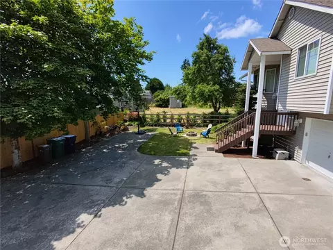Exterior - 1709 Silver Lake Rd, Everett, WA 98208 photo 5 of 10