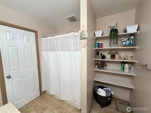 Bath - 1709 Silver Lake Rd, Everett, WA 98208 photo 2 of 3