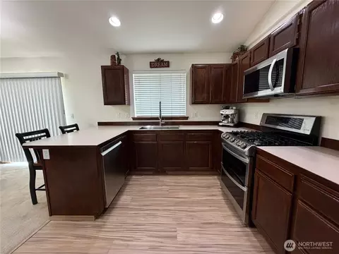 Kitchen - 1709 Silver Lake Rd, Everett, WA 98208 photo 2 of 3