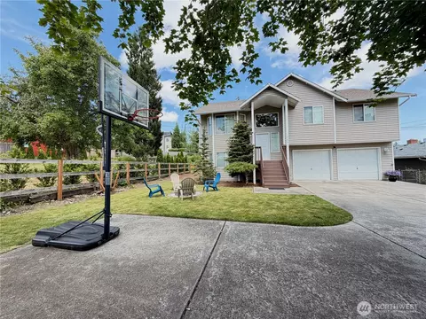 Exterior - 1709 Silver Lake Rd, Everett, WA 98208 photo 3 of 10