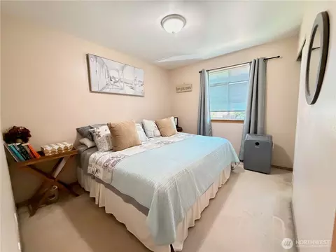 Bedroom - 1709 Silver Lake Rd, Everett, WA 98208 photo 4 of 4