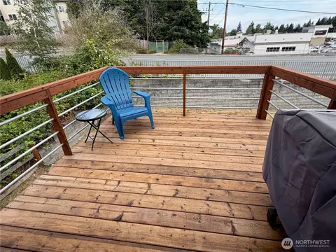 Exterior - 1709 Silver Lake Rd, Everett, WA 98208 photo 9 of 10