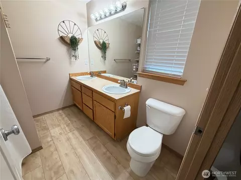 Bath - 1709 Silver Lake Rd, Everett, WA 98208 photo 1 of 3