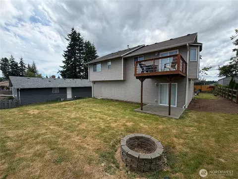 Exterior - 1709 Silver Lake Rd, Everett, WA 98208 photo 8 of 10