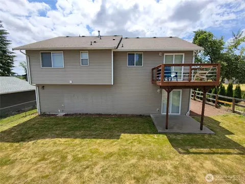 Exterior - 1709 Silver Lake Rd, Everett, WA 98208 photo 7 of 10