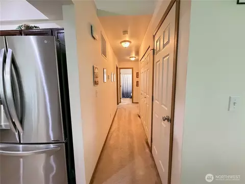 Entry Way - 1709 Silver Lake Rd, Everett, WA 98208 photo 2 of 3
