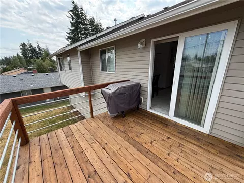 Exterior - 1709 Silver Lake Rd, Everett, WA 98208 photo 10 of 10
