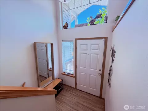 Entry Way - 1709 Silver Lake Rd, Everett, WA 98208 photo 1 of 3
