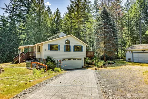 500 Mallard Ln NW, Seabeck, WA 98380