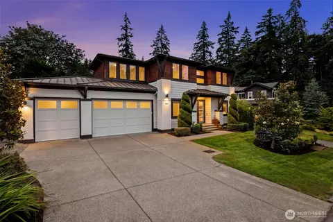 8431 SE 39th St, Mercer Island, WA 98040