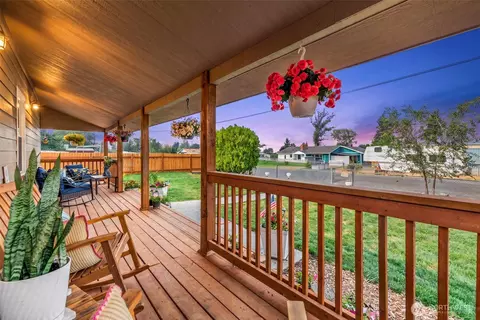 19412 Adams St NW, Soap Lake, WA 98851
