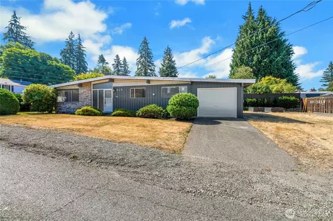317 S 208th St, Des Moines, WA 98198