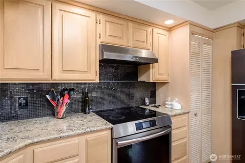 Kitchen - 193 Fairway Dr, Sequim, WA 98382 photo 3 of 5