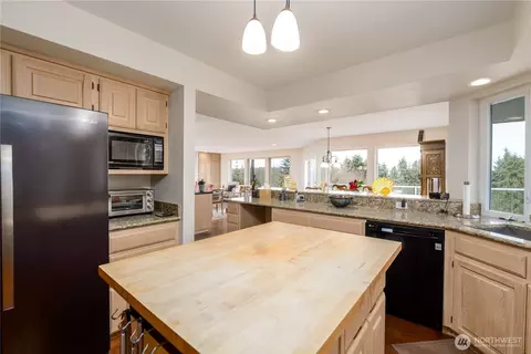 Kitchen - 193 Fairway Dr, Sequim, WA 98382 photo 5 of 5