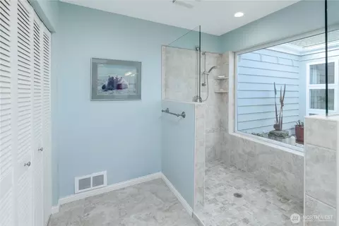 Bath - 193 Fairway Dr, Sequim, WA 98382 photo 3 of 6
