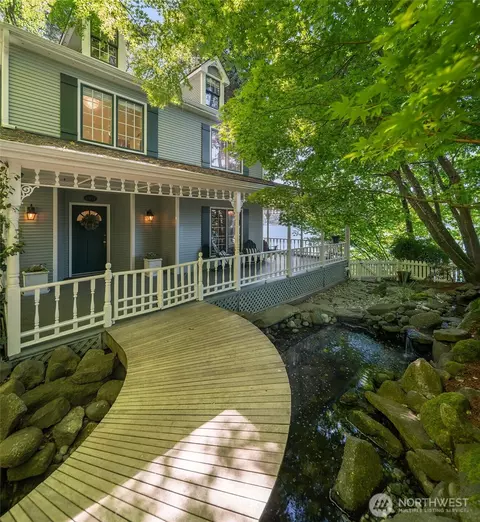 10157 SW 263rd St, Vashon, WA 98070
