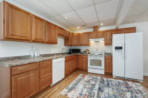 Kitchen - 23200 19th Ave SE, Bothell, WA 98021 photo 5 of 5