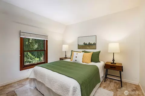 Bedroom - 23200 19th Ave SE, Bothell, WA 98021 photo 1 of 4
