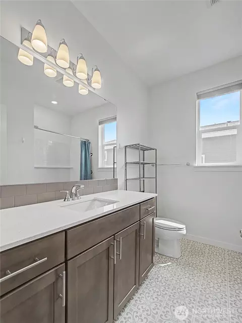 Bath - 3530 Edith Ave, Enumclaw, WA 98022 photo 1 of 3