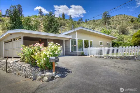 2347 W Prospect St, Chelan, WA 98816
