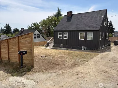 4123 W D St, Bremerton, WA 98312