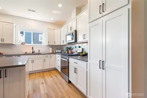 Kitchen - 1110 Night Hawk Way, Everson, WA 98247 photo 2 of 5