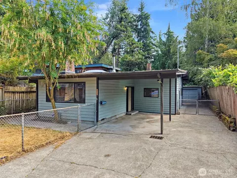 2327 NE 92nd St, Seattle, WA 98115