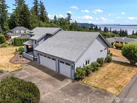 6406 E Royal View Ln, Port Orchard, WA 98366