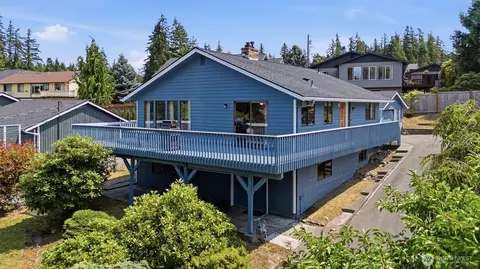 352 Lochwood Dr, Camano Island, WA 98282