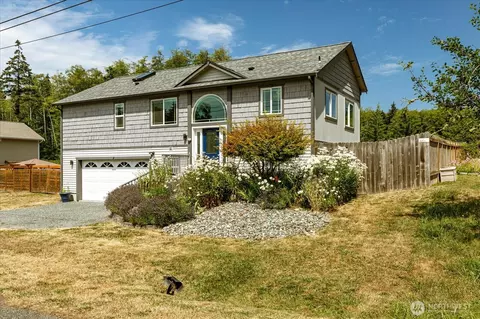1243 Russell Dr, Coupeville, WA 98239